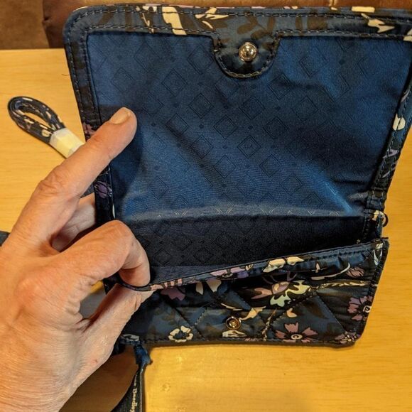 🆕Vera Bradley 3-in-1 Ultralight Water-repellent RFID Crossbody -FLEUR MEDALLION - Picture 5 of 6